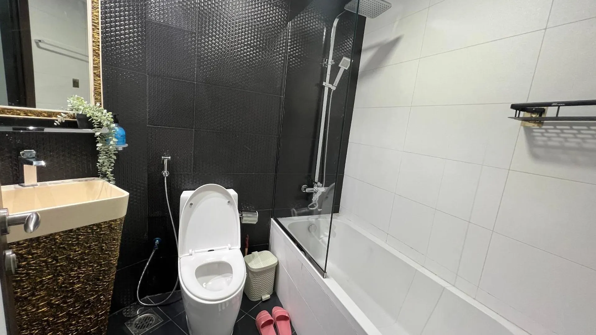 Luxury Danube Apartments Dubai 0*,